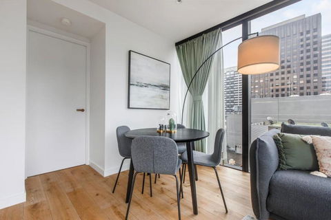 Elevated Elegance - A Fusion Of Style And Comfort - Accommodation Main Beach 4