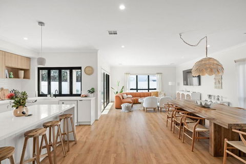 Ella Phillip Island - Accommodation Main Beach 1