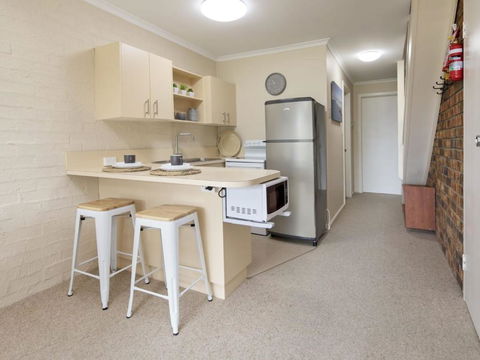 Ellswood 9 - 2BR Townhouse L Central Location L WiFi L Air-Con - Accommodation Main Beach 1