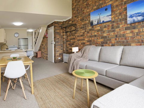 Ellswood 9 - 2BR Townhouse L Central Location L WiFi L Air-Con - Accommodation Main Beach 0