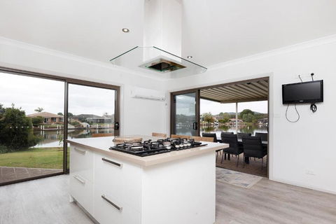 Elouera Crescent - Accommodation Main Beach 4