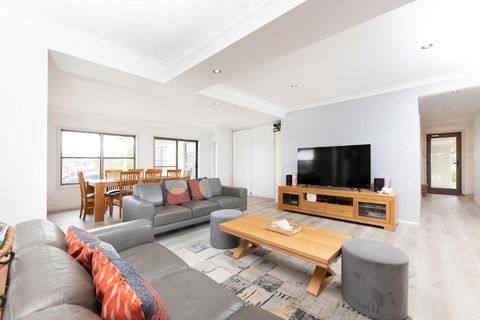 Elouera Crescent - Accommodation Main Beach 2