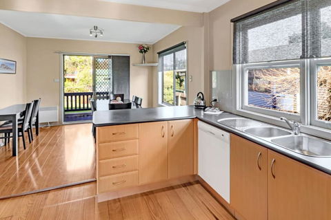 Elouera - Accommodation Main Beach 4