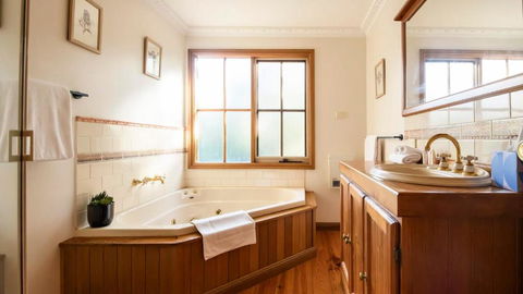 Elsie Cottage - Accommodation Main Beach 3