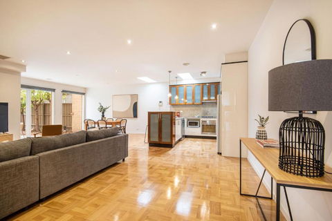 Elwood Sanctuary - Accommodation Main Beach 0