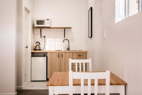 EM Apartments - Accommodation Main Beach 4