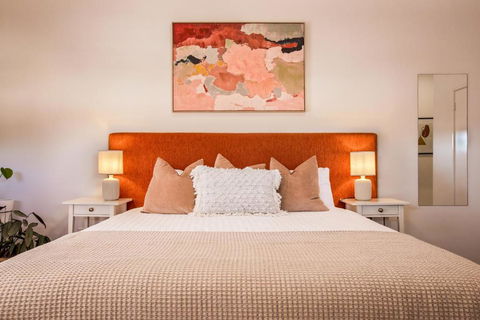 EM Apartments - Accommodation Main Beach 0