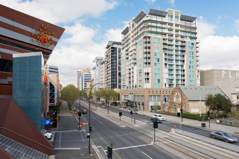 Embassy 2br Free Parking - Accommodation Main Beach 0