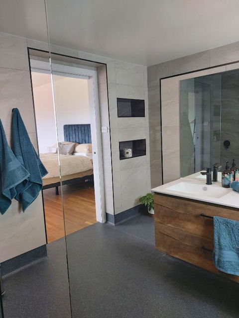 Empty Nest - Accommodation Main Beach 2