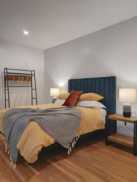 Empty Nest - Accommodation Main Beach 1