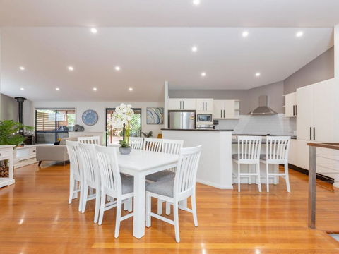 Endless Summer At Smiths - Accommodation Main Beach 3