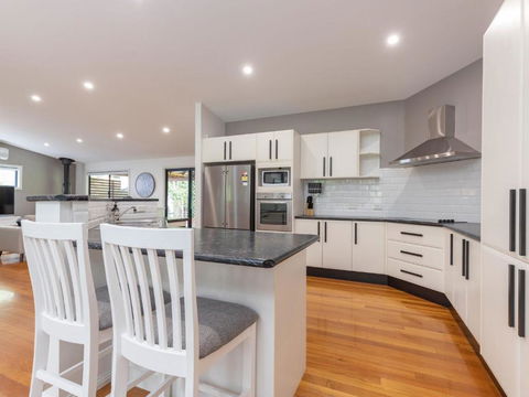 Endless Summer At Smiths - Accommodation Main Beach 4