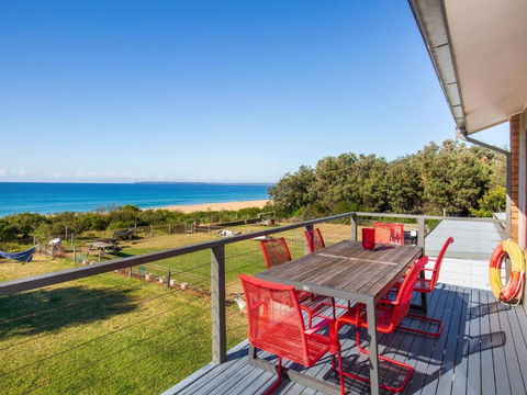 Endless Summer I Pet Friendly Absolute Beachfront - Accommodation Main Beach 0