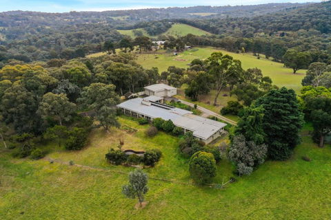 Enjoy Nature At Modern Diamond Creek Farmhouse - Accommodation Main Beach 0