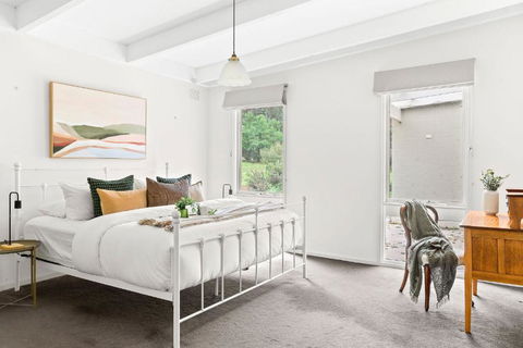 Enjoy Nature At Modern Diamond Creek Farmhouse - Accommodation Main Beach 3