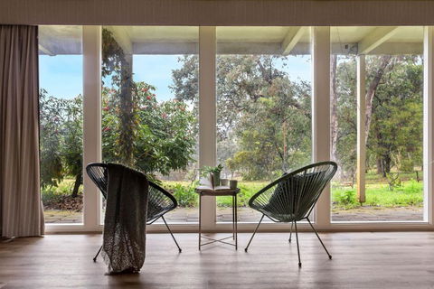 Enjoy Nature At Modern Diamond Creek Farmhouse - Accommodation Main Beach 4