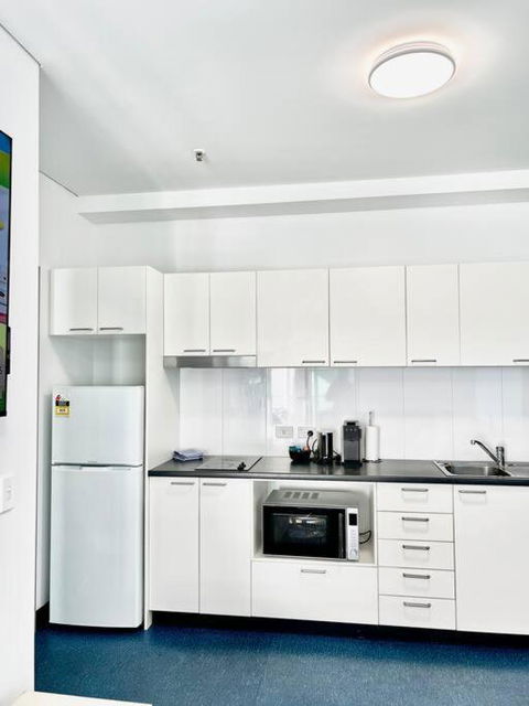 Entire 2BR Central Apt 1004 - Accommodation Main Beach 3