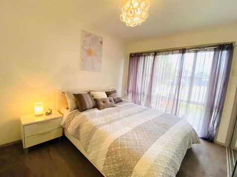 ENTIRE HOME IN WERRIBEE,BEST POSSIBLE LOCATION YOU CAN FIND - Accommodation Main Beach 3