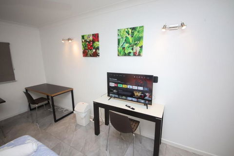 Entire Holiday Apartment - Accommodation Main Beach 3