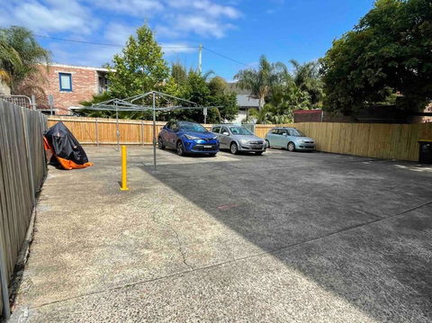 Entry-level, Spacious Oasis - Accommodation Main Beach 4