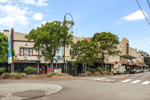 Entry-level, Spacious Oasis - Accommodation Main Beach 3