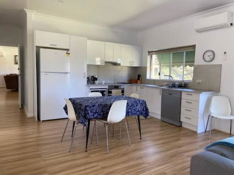 Eos 2 - Accommodation Main Beach 2