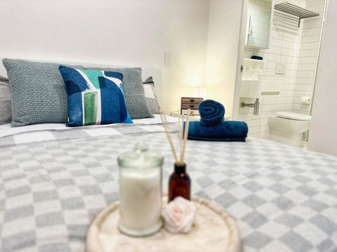 ES2410-2Bed 2Bath Vision Apt With Balcony, Pool & Gym - Accommodation Main Beach 0