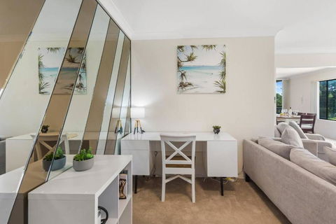 Esplanade Escape - Beachfront Family Bliss - Accommodation Main Beach 4