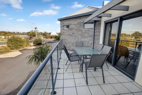 Esplanade Escape - Accommodation Main Beach 3