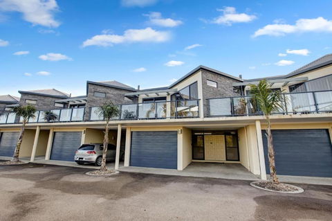 Esplanade Escape - Accommodation Main Beach 4