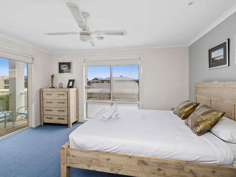 Esplanade Frontage 4 209 - Accommodation Main Beach 4