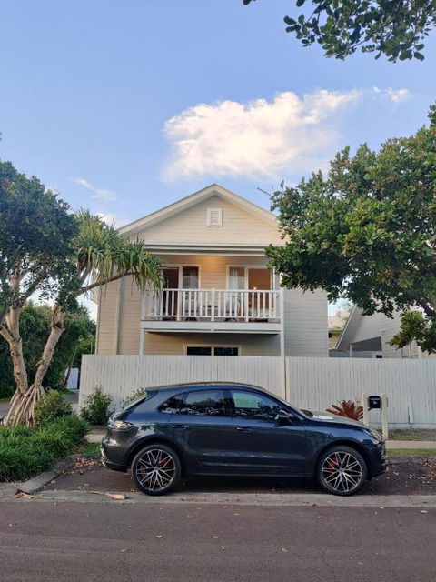 Eugarie Seaside Guesthouse - Accommodation Main Beach 1