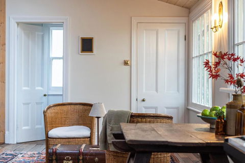 European Style House - Accommodation Main Beach 2