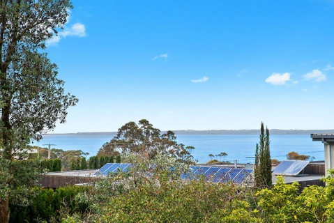 Evans Beach Retreat - Accommodation Main Beach 1