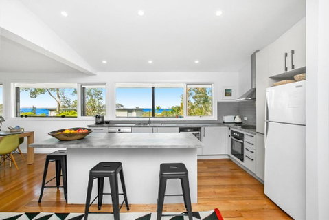 Evans Beach Retreat - Accommodation Main Beach 2