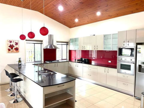 Exclusive Golf Course Community Family Home - Accommodation Main Beach 0