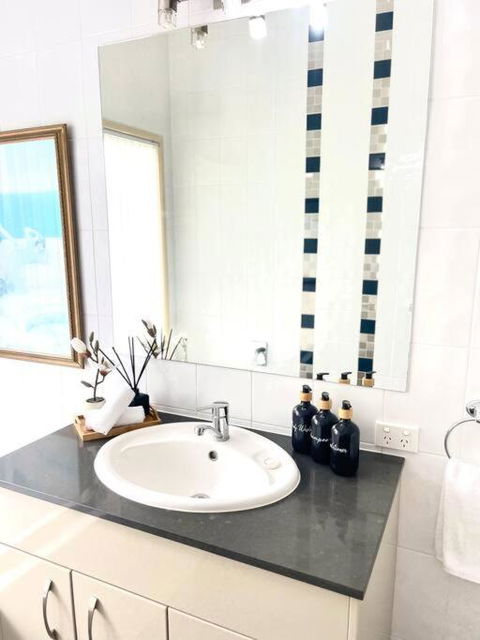 Exclusive Golf Course Community Family Home - Accommodation Main Beach 2