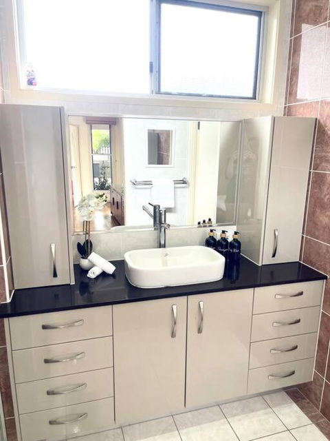 Exclusive Golf Course Community Family Home - Accommodation Main Beach 3