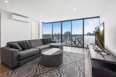 Executive Melbourne Getaway With City Views - Accommodation Main Beach 0