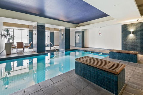 Executive Melbourne Getaway With City Views - Accommodation Main Beach 4