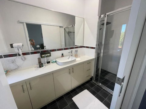 Equitice Spring Moonlight Villa - Accommodation Main Beach 2