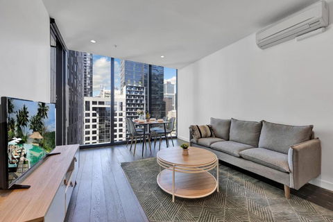 EQ Tower Modern Apartments Melbourne Central CBD - Accommodation Main Beach 1