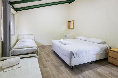 Endeavour - Stunning Ocean & 1770 Headland Views - Accommodation Main Beach 2