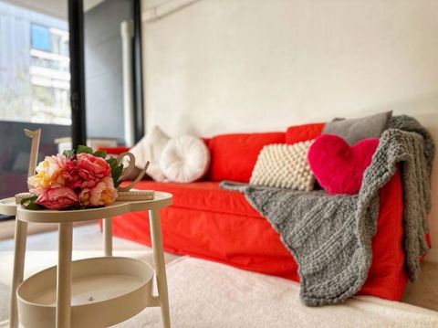 FC104 -1 BATH 2 BR Modern Oasis With, Pool & Gym - Accommodation Main Beach 1