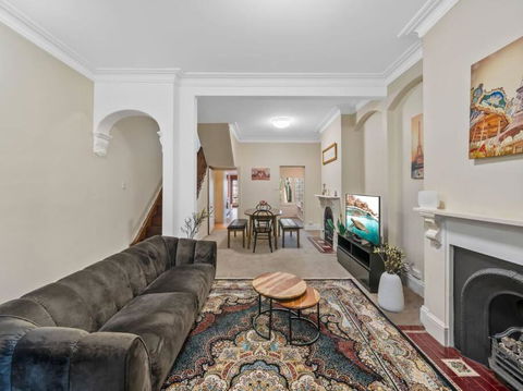 Fancy 4 BR House With Parking - ICC&Darling Harbour-8 Mins Walk - Accommodation Main Beach 4