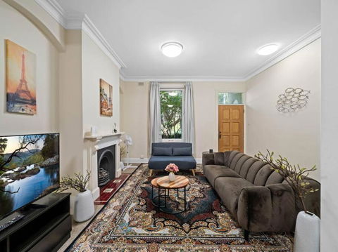 Fancy 4 BR House With Parking - ICC&Darling Harbour-8 Mins Walk - Accommodation Main Beach 3
