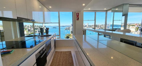 Expansive Harbour Views - Accommodation Main Beach 2