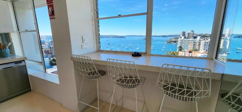 Expansive Harbour Views - Accommodation Main Beach 4