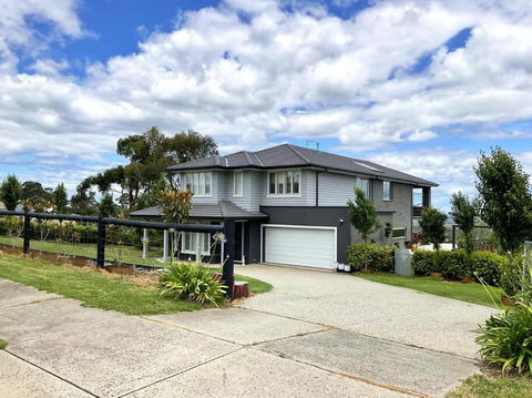 Experience Lifestyle Living - Accommodation Main Beach 0