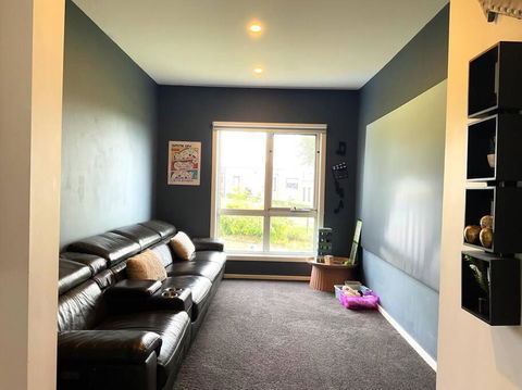 Experience Lifestyle Living - Accommodation Main Beach 4